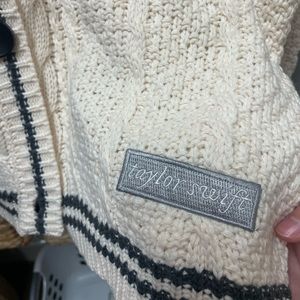 TAYLOR SWIFT FOLKLORE CARNIGAN